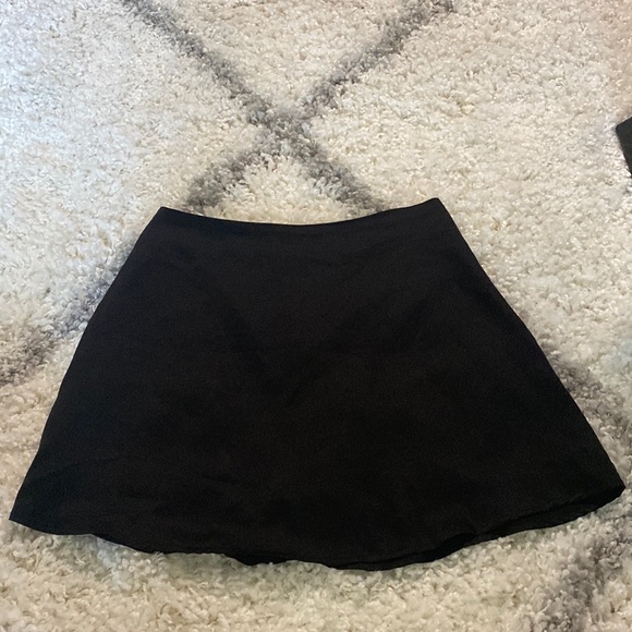 Silky black skirt - Picture 3 of 6